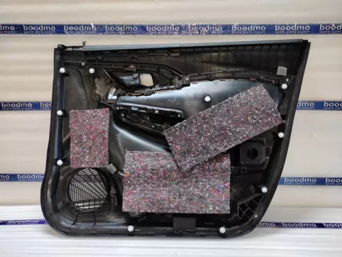 TRIM, FRONT DOOR LH (BLACK/BORDEAUX/SILVER): MARUTI SUZUKI