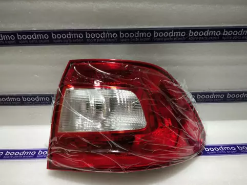 Skoda rapid deals tail light