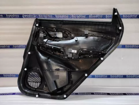 TRIM, REAR DOOR LH (BLACK/BORDEAUX/SILVER): MARUTI SUZUKI