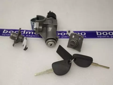 KIT IGNITION SWITCH WITHOUT IMMOBILIZER: MAHINDRA S0114A000111N
