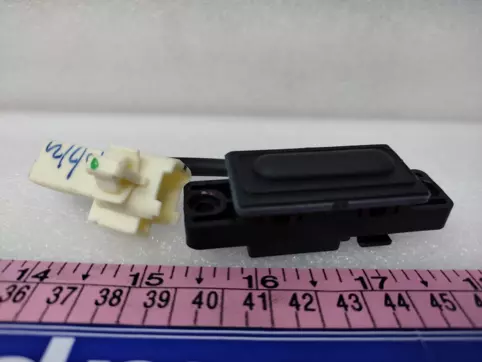 SWITCH ASSYBACK DOOR: MARUTI SUZUKI 37178M79M00 -compatibility