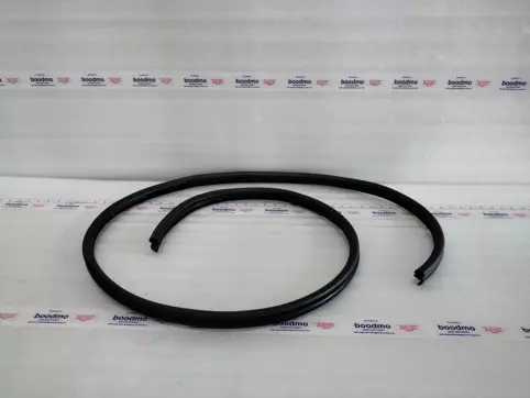 WEATHERSTRIP, REAR DOOR OPENING TRIM, LH: Toyota / Lexus 62332