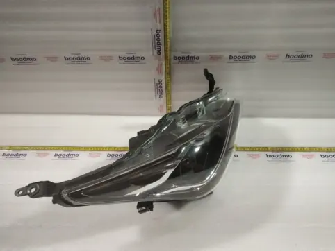 HEADLAMP ASSY,RH: MARUTI SUZUKI 35100M55T03 -compatibility