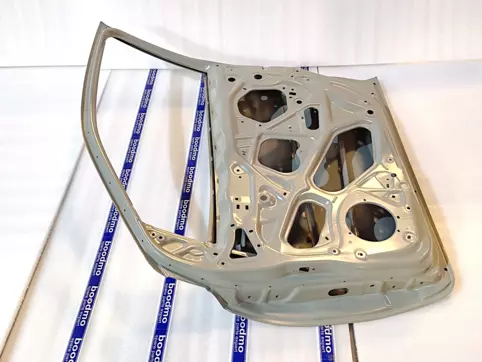 ポアロ様　まとめ売り PANEL ASSY, FRONT DOOR RH: MARUTI SUZUKI 68001M68P04