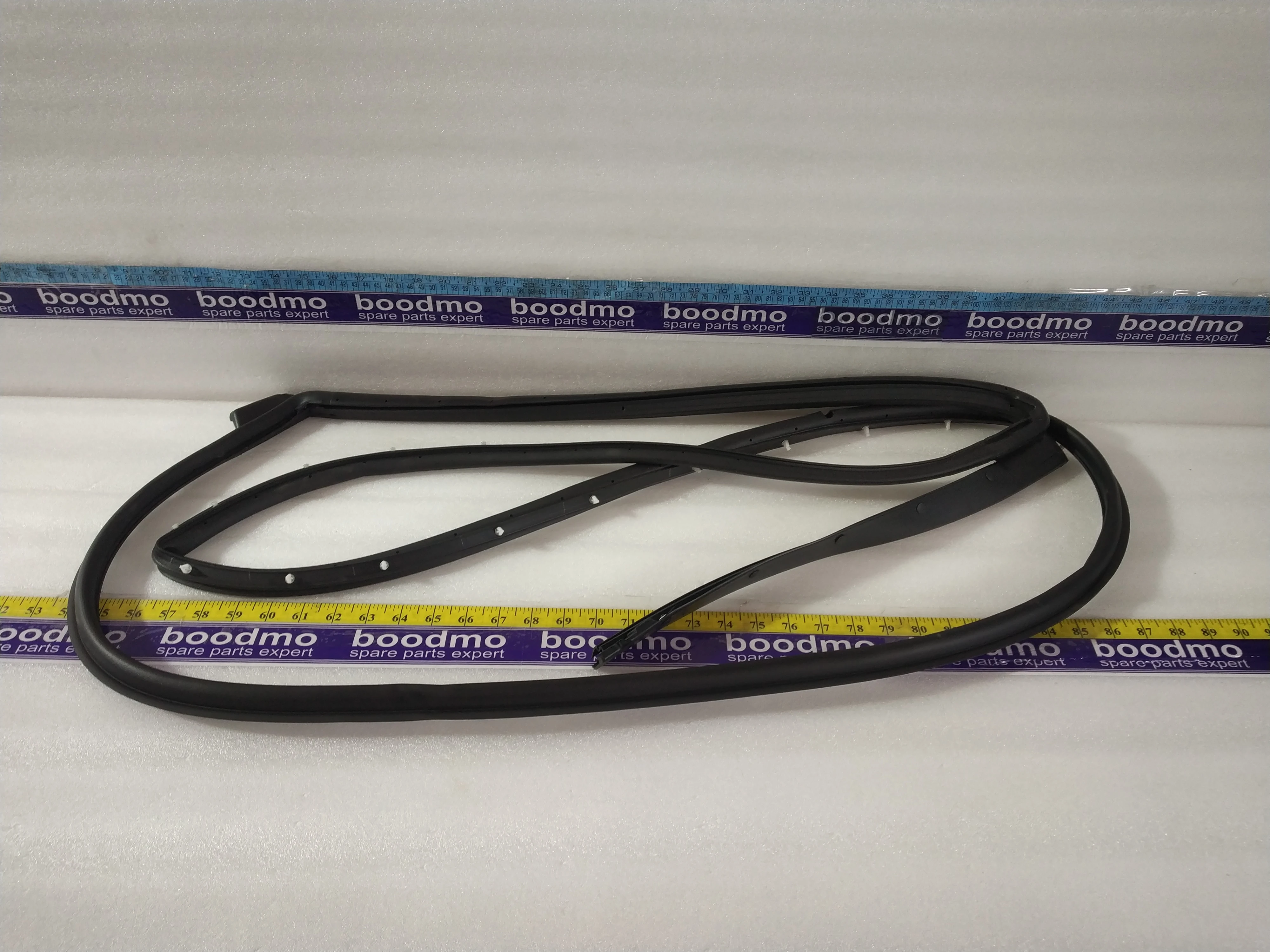 WEATHERSTRIP DOOR REAR OPENING LH: MAHINDRA 0107BW600231N