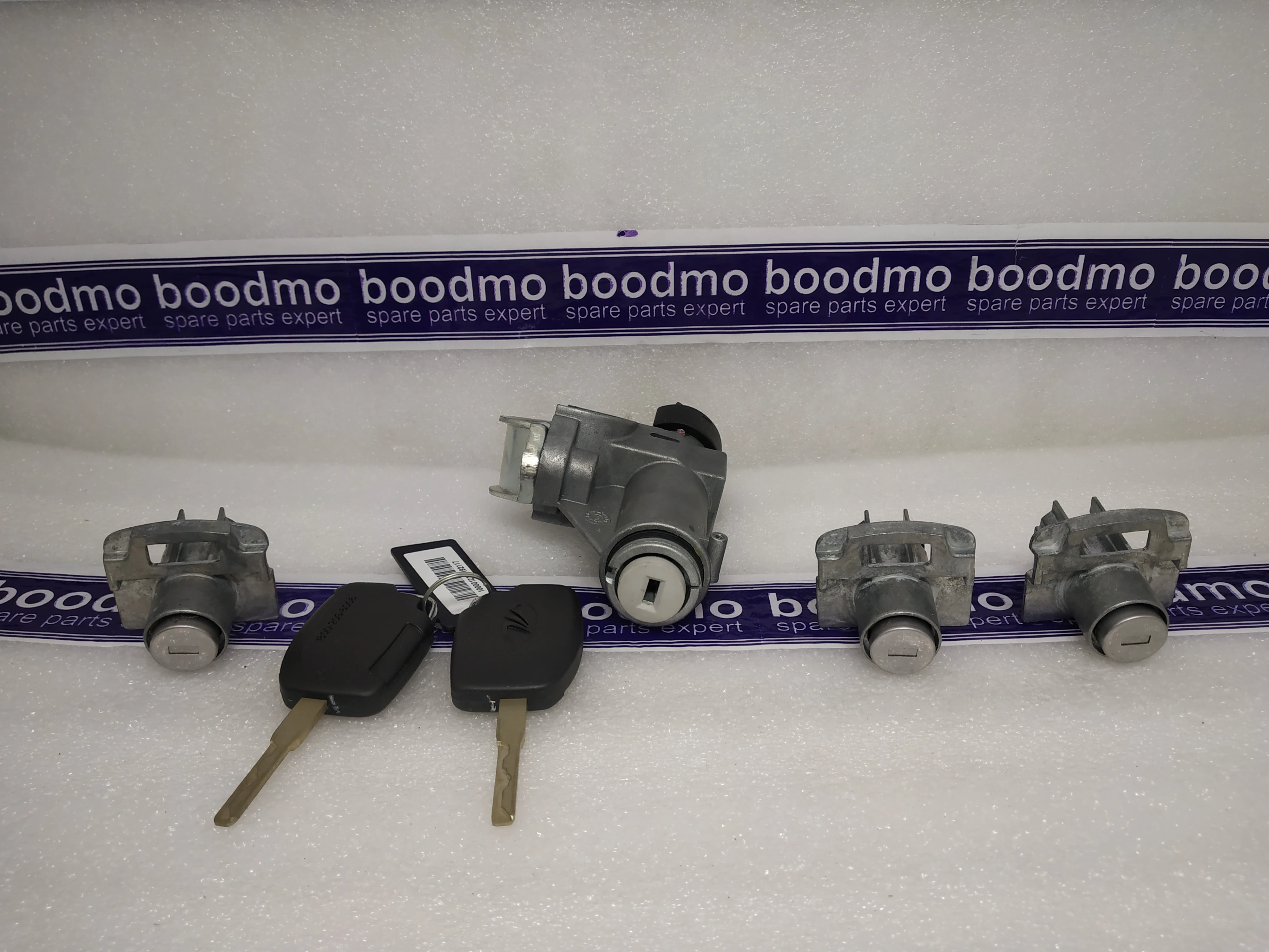 Lock Kit (Set of 4) with 2 Keys: Spark Minda KT-50018DZ