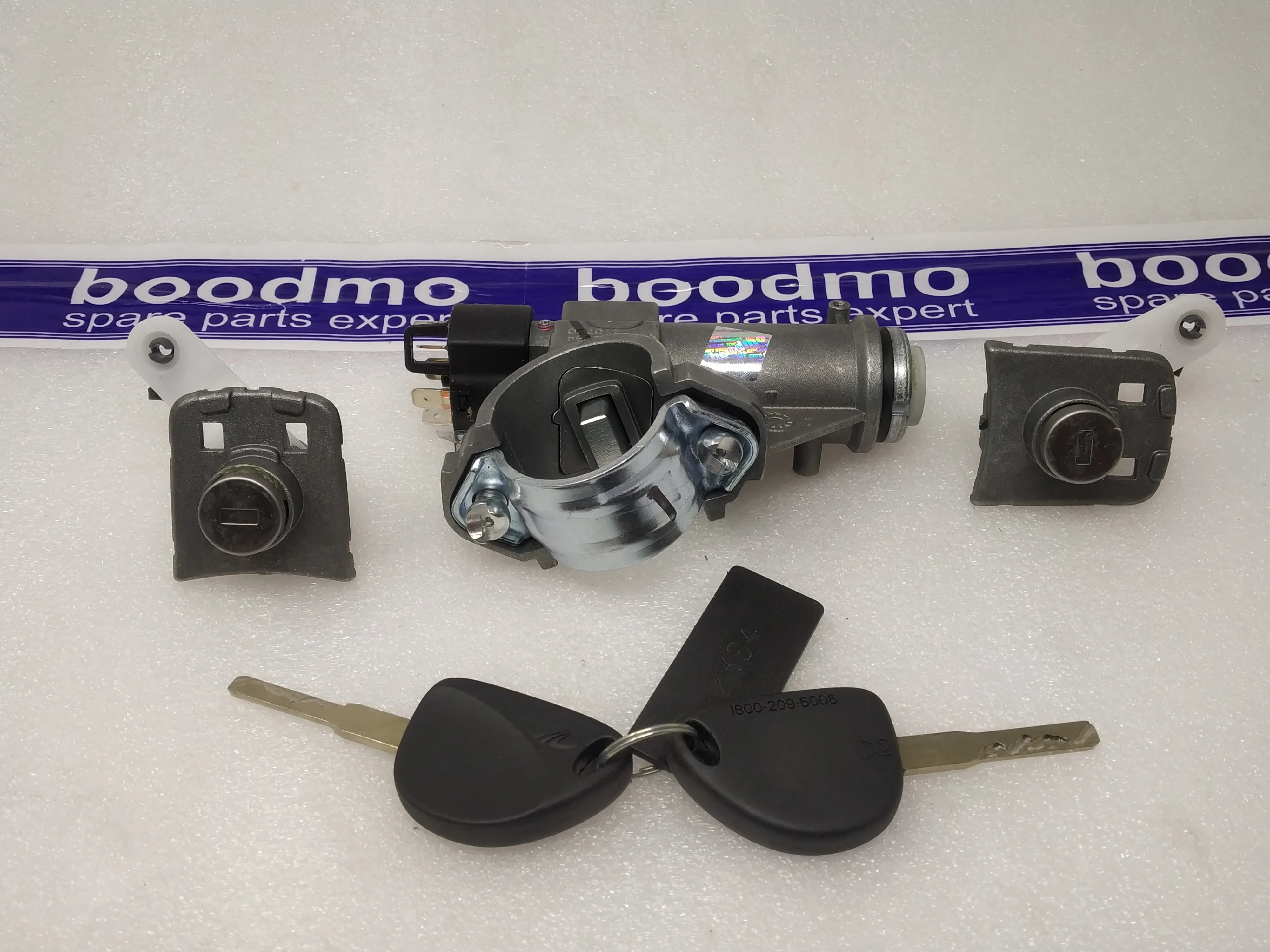 KIT IGNITION SWITCH WITHOUT IMMOBILIZER: MAHINDRA S0114A000111N