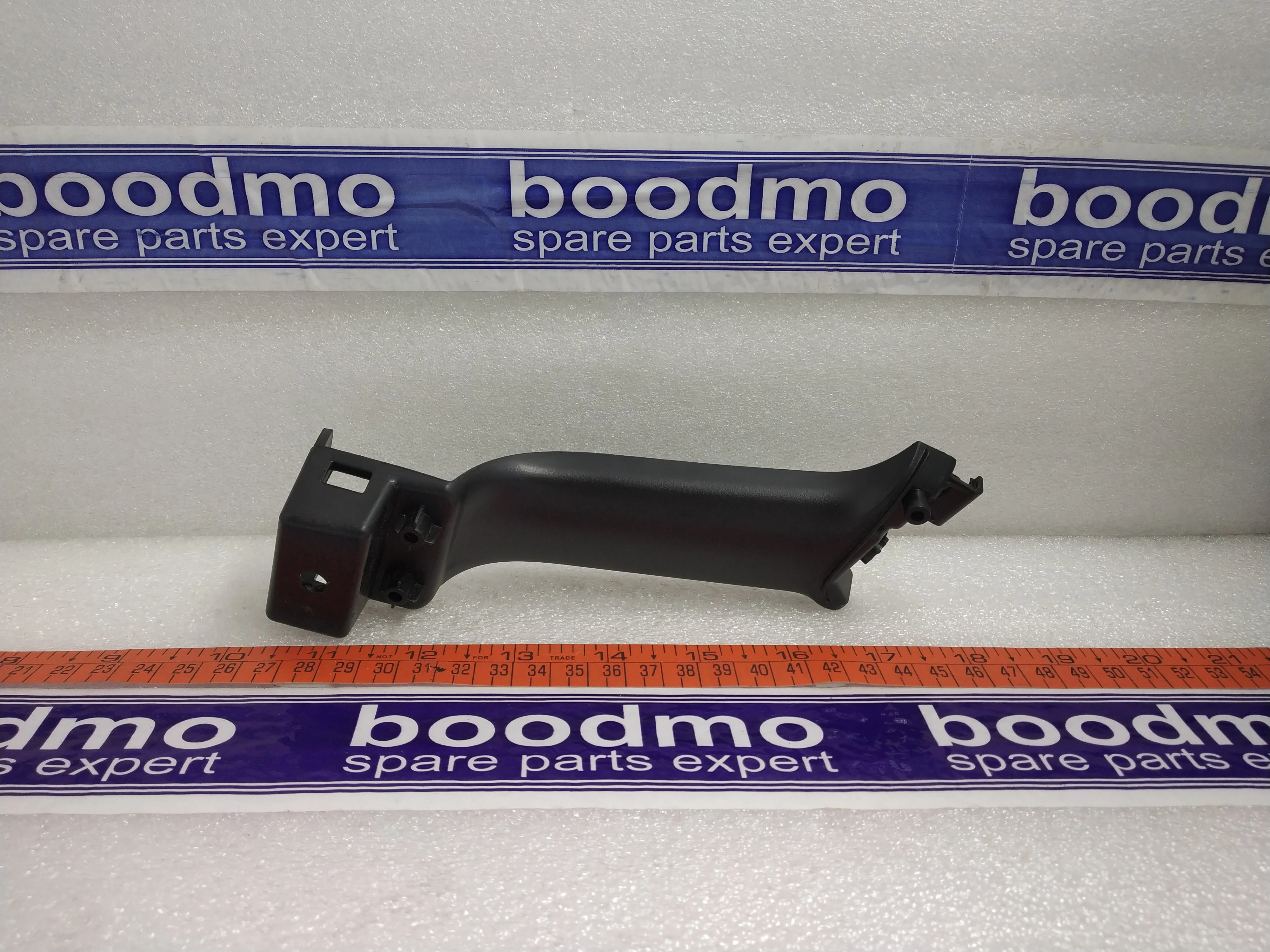 BASE,FR DOOR GRIP HANDLE,L: MARUTI SUZUKI 83728M82P00-QBQ