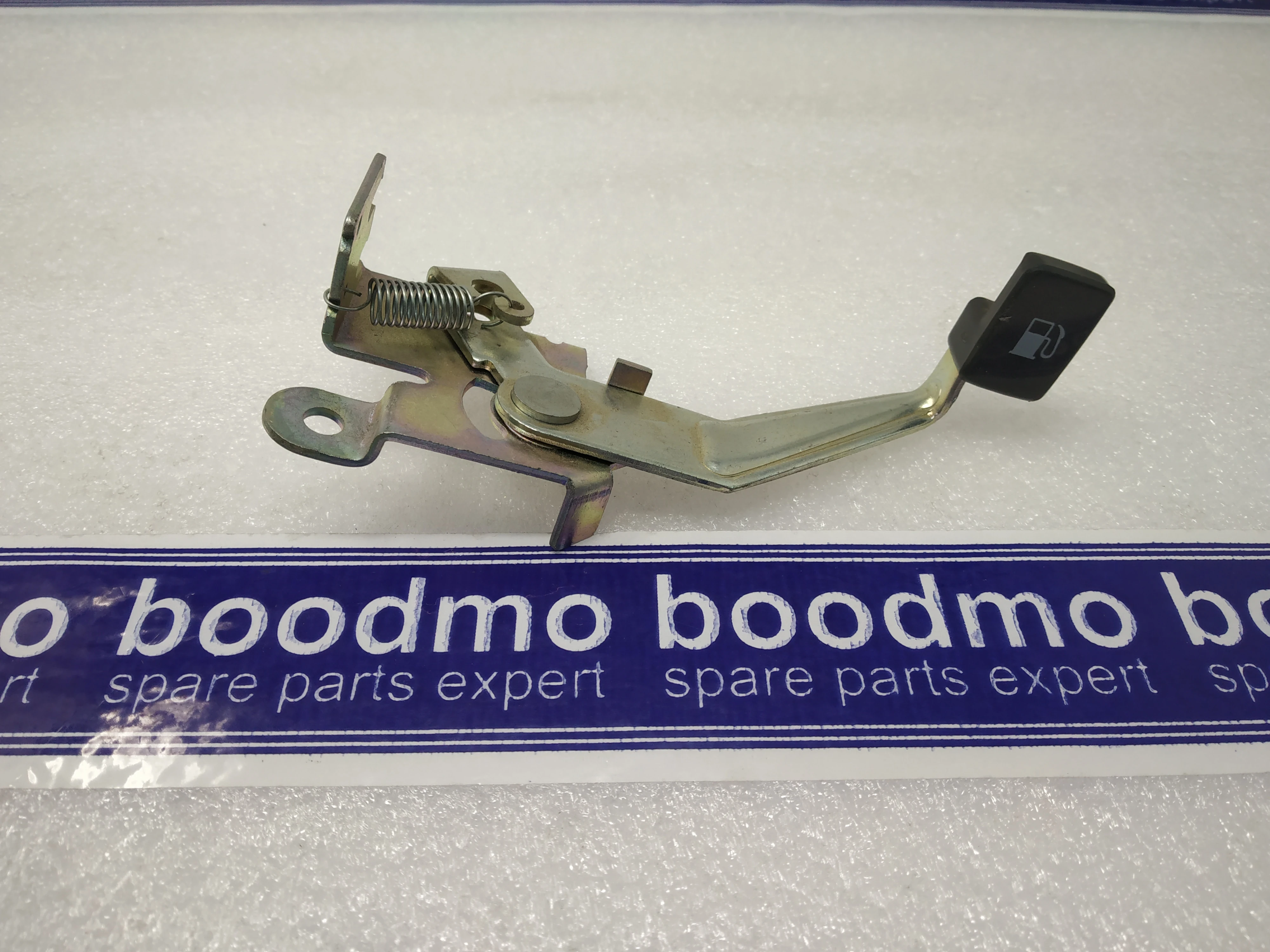 LEVER, FUEL LID OPENER: MARUTI SUZUKI 83310M79F00 -compatibility