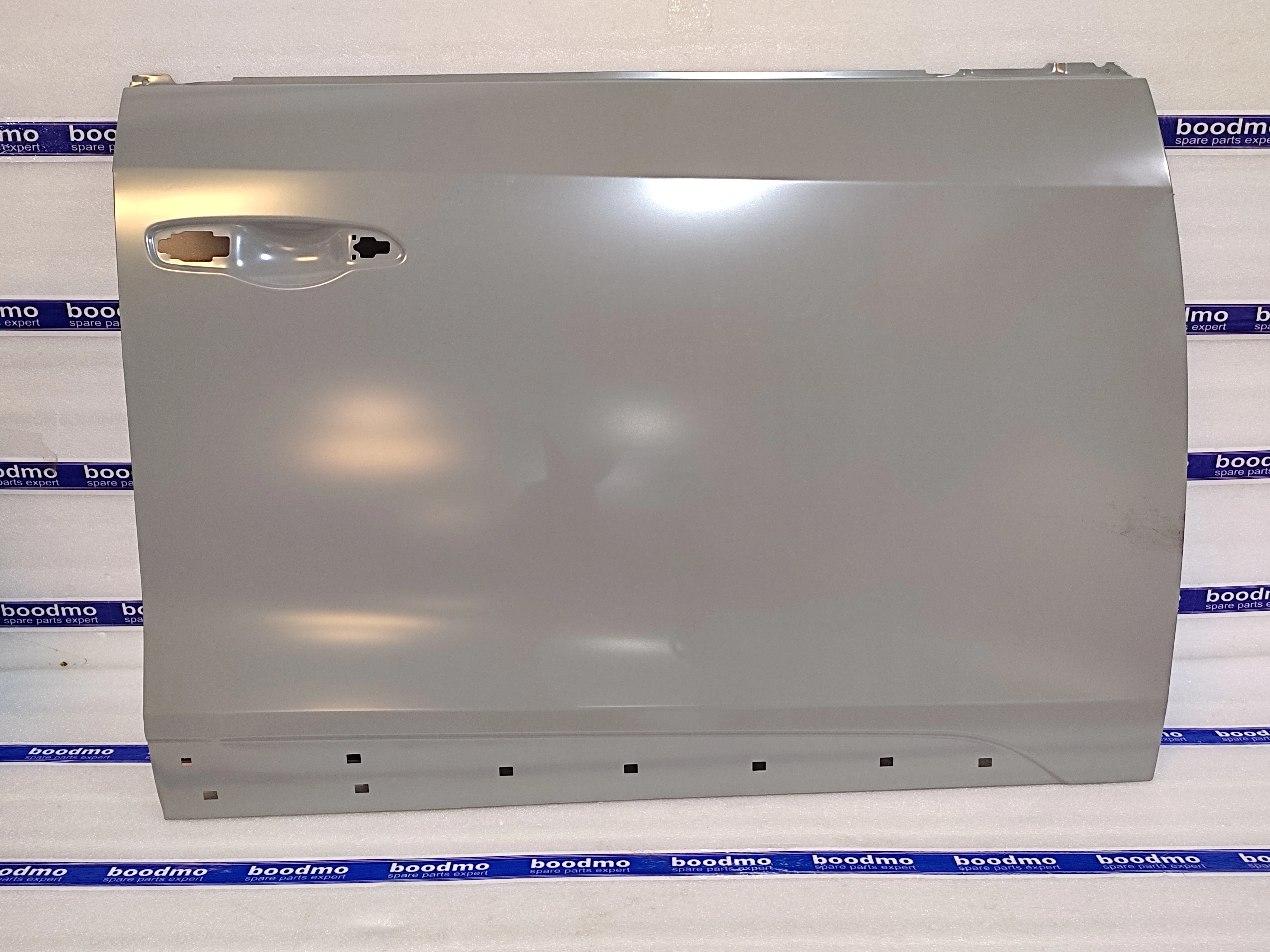 PNL FRT DR OTR RH: MAHINDRA 0103AS201240A -compatibility, features