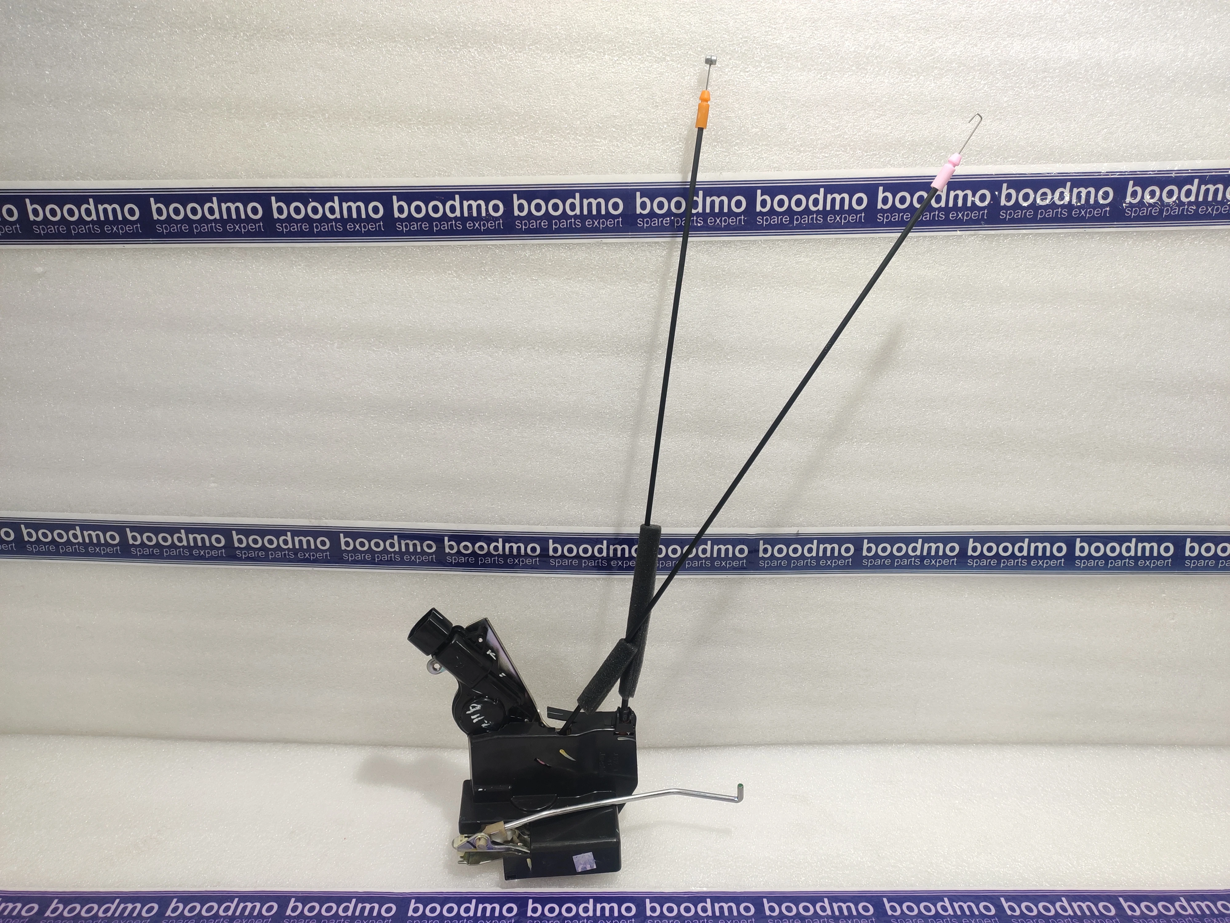 LATCH ASSY, REAR DOOR, LH: MARUTI SUZUKI 82302M67L12