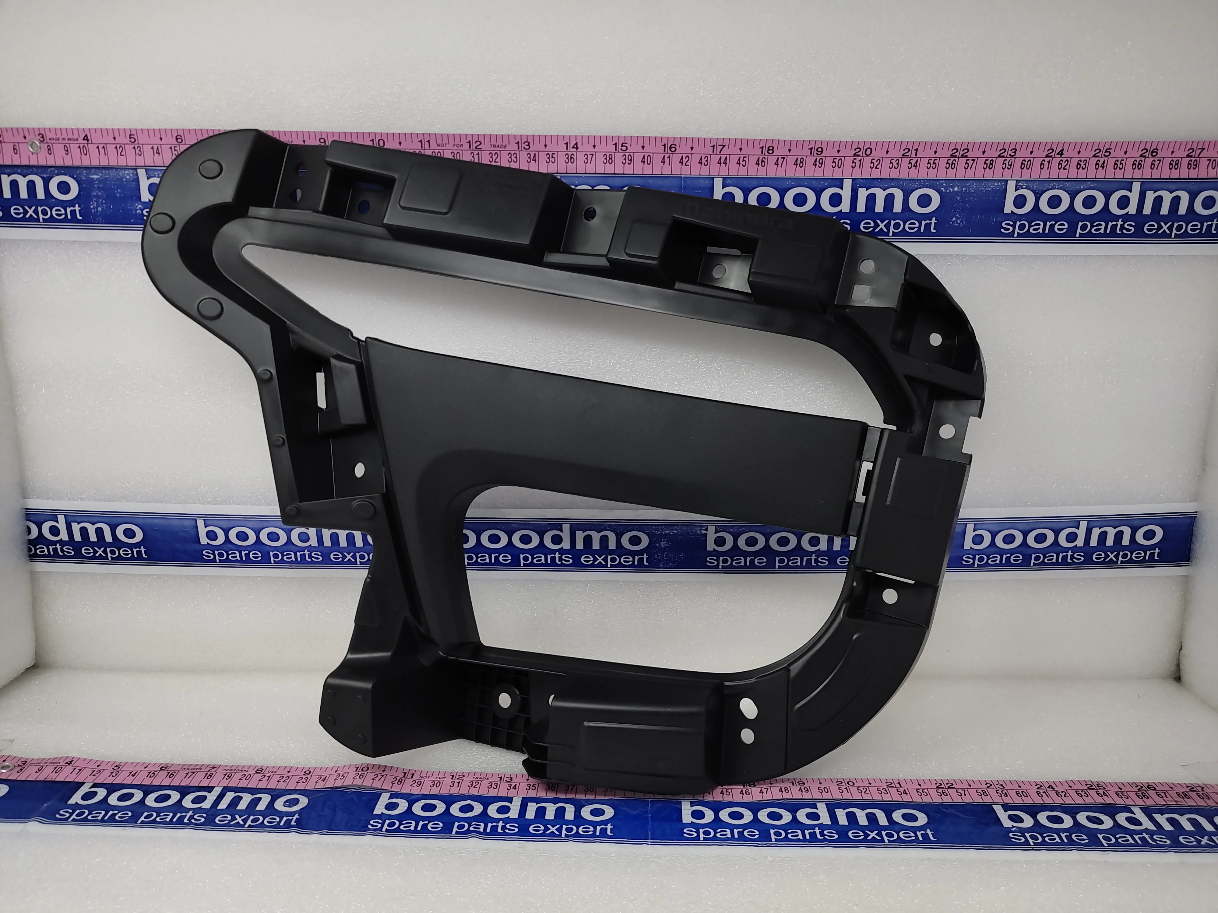 BEZEL BUMPER FRT LH: MAHINDRA 2302AAG00620N -compatibility