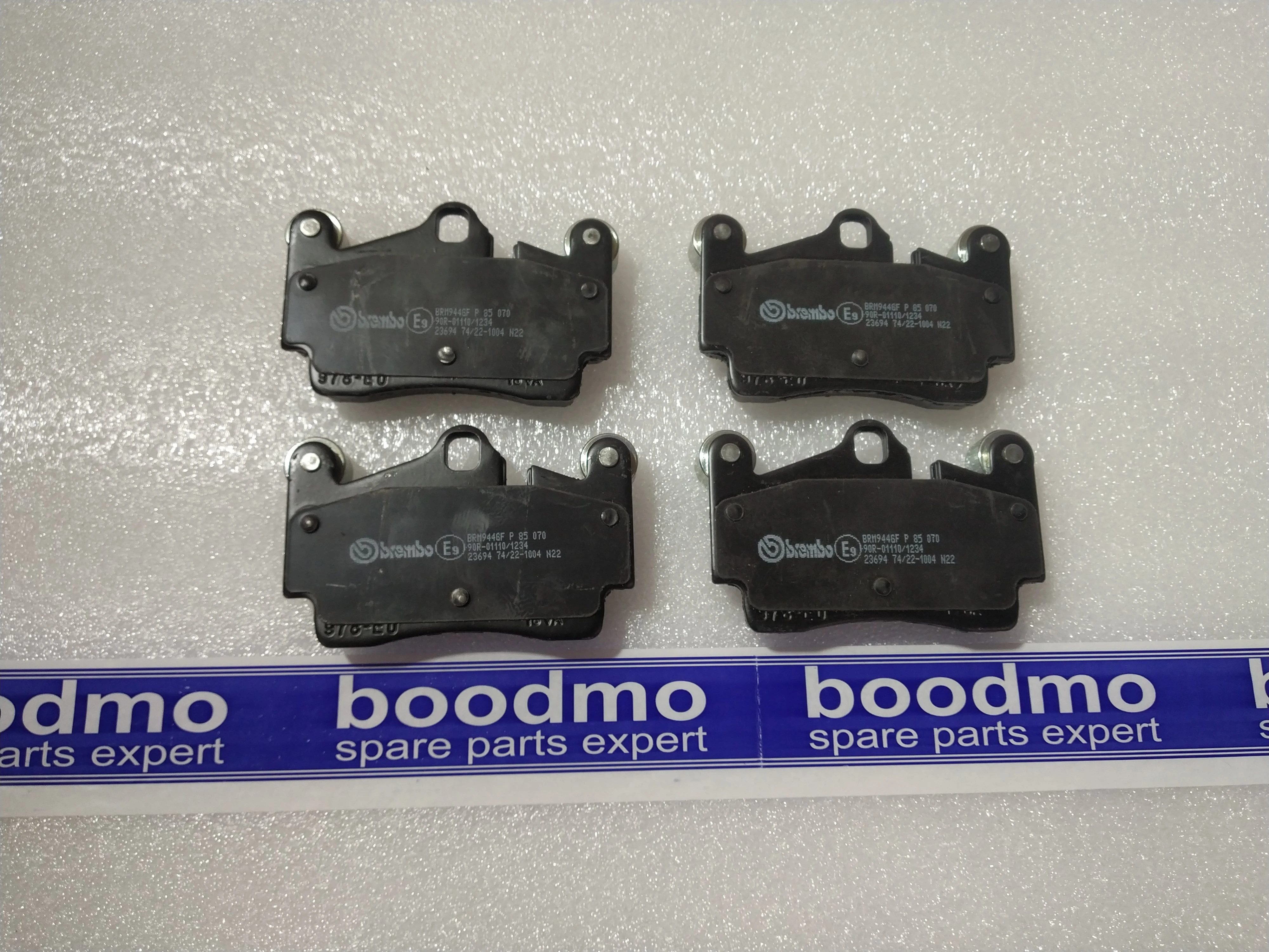 Rear Brake Pad Set: BREMBO P 070 -compatibility, features
