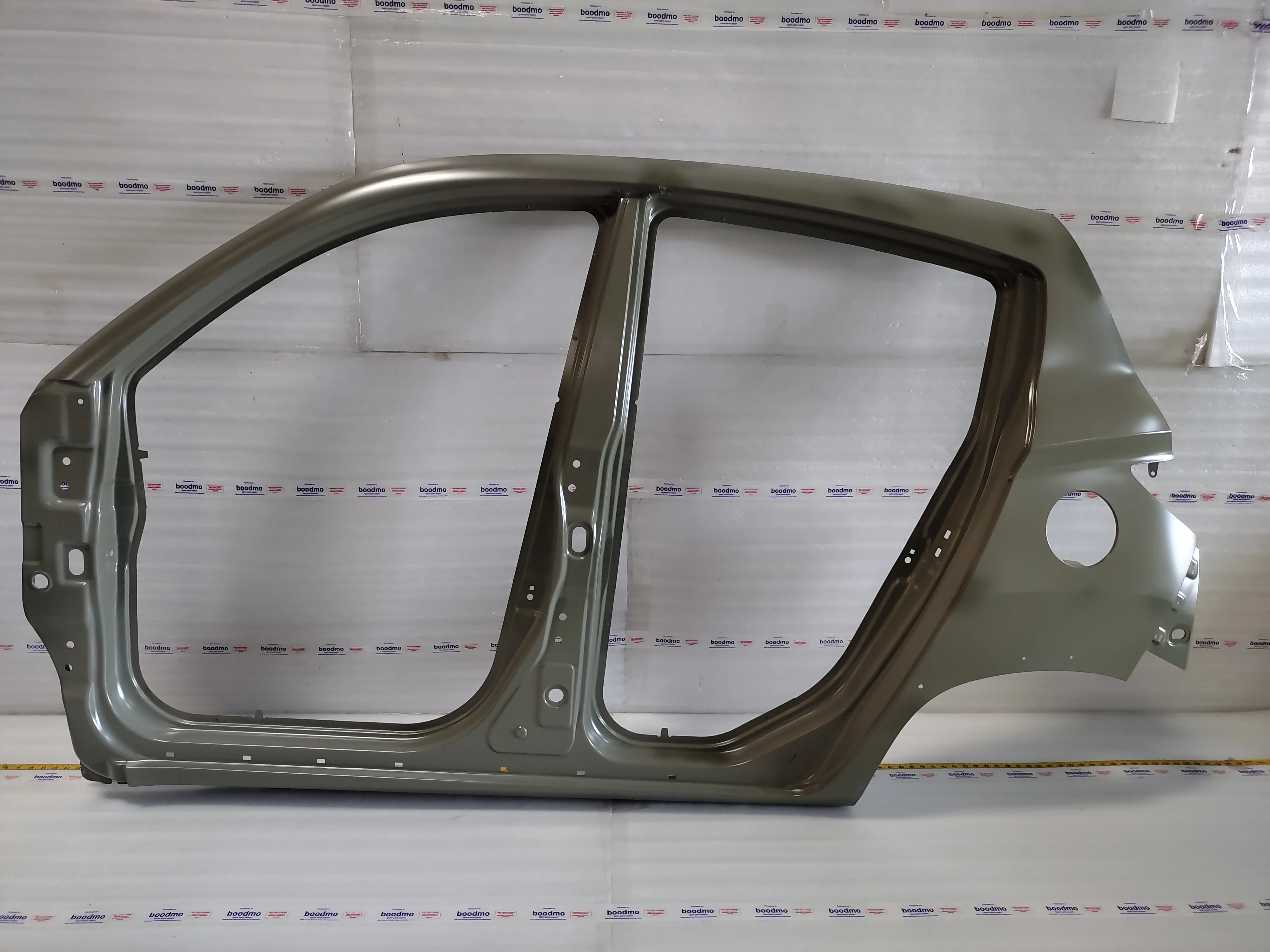 PANEL BODY SIDE OUTER LH H & H+: MAHINDRA 0101EAZ01850NA