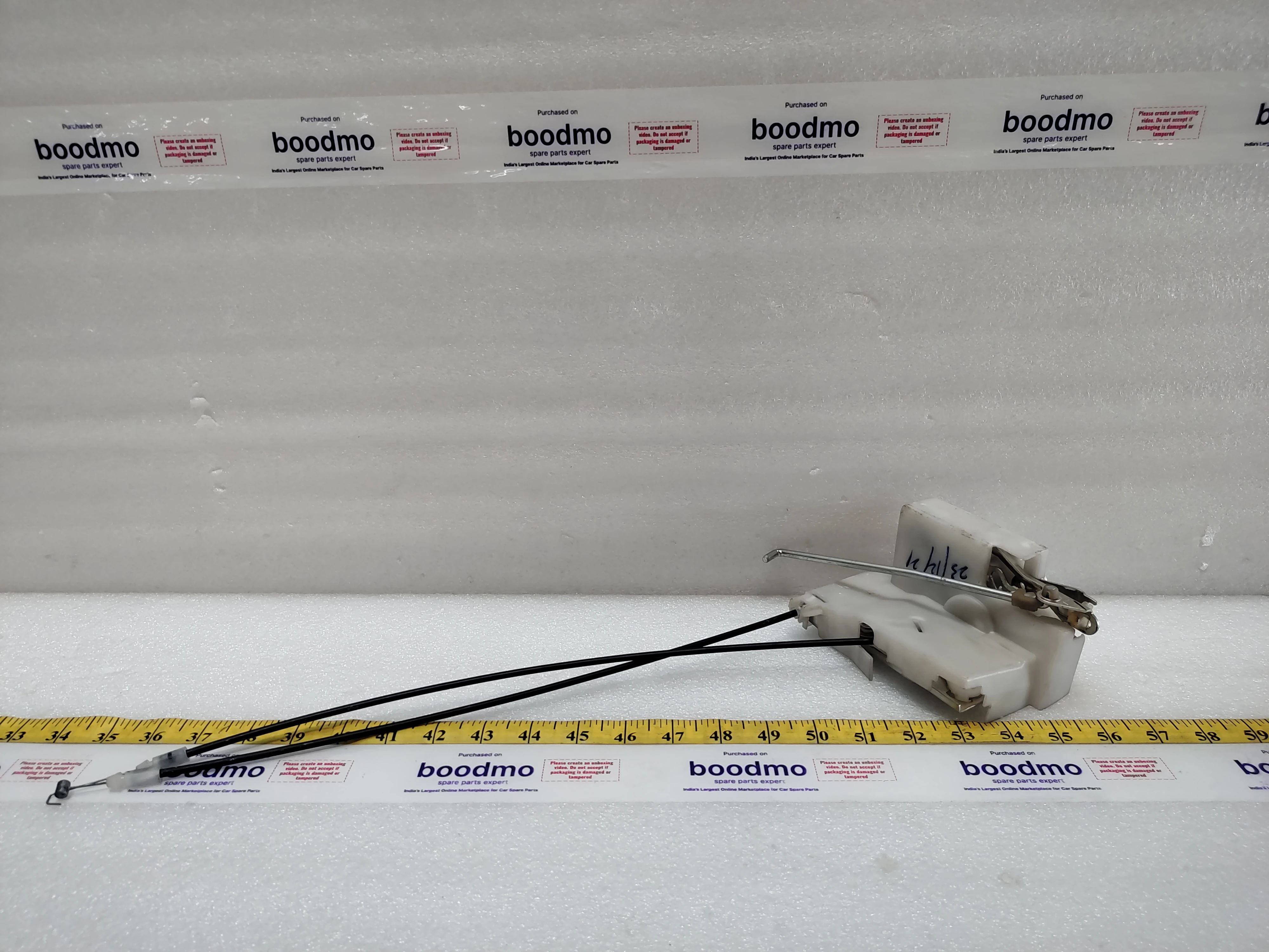 LATCH ASSY REAR DOORL: MARUTI SUZUKI 82302M68K01 -compatibility