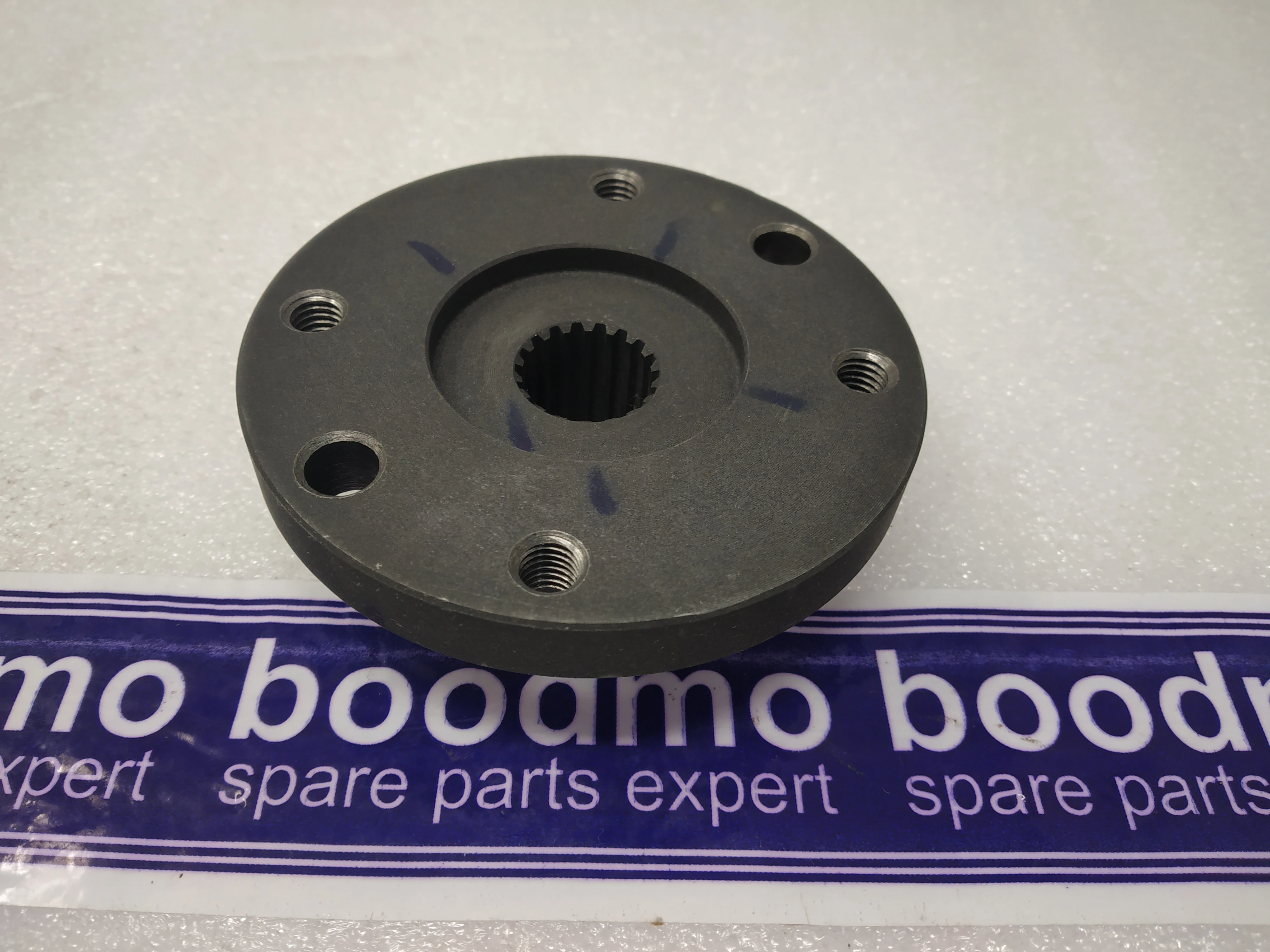 FLANGE, REAR DIFFERENT OUTPUT: MARUTI SUZUKI 27110M79000