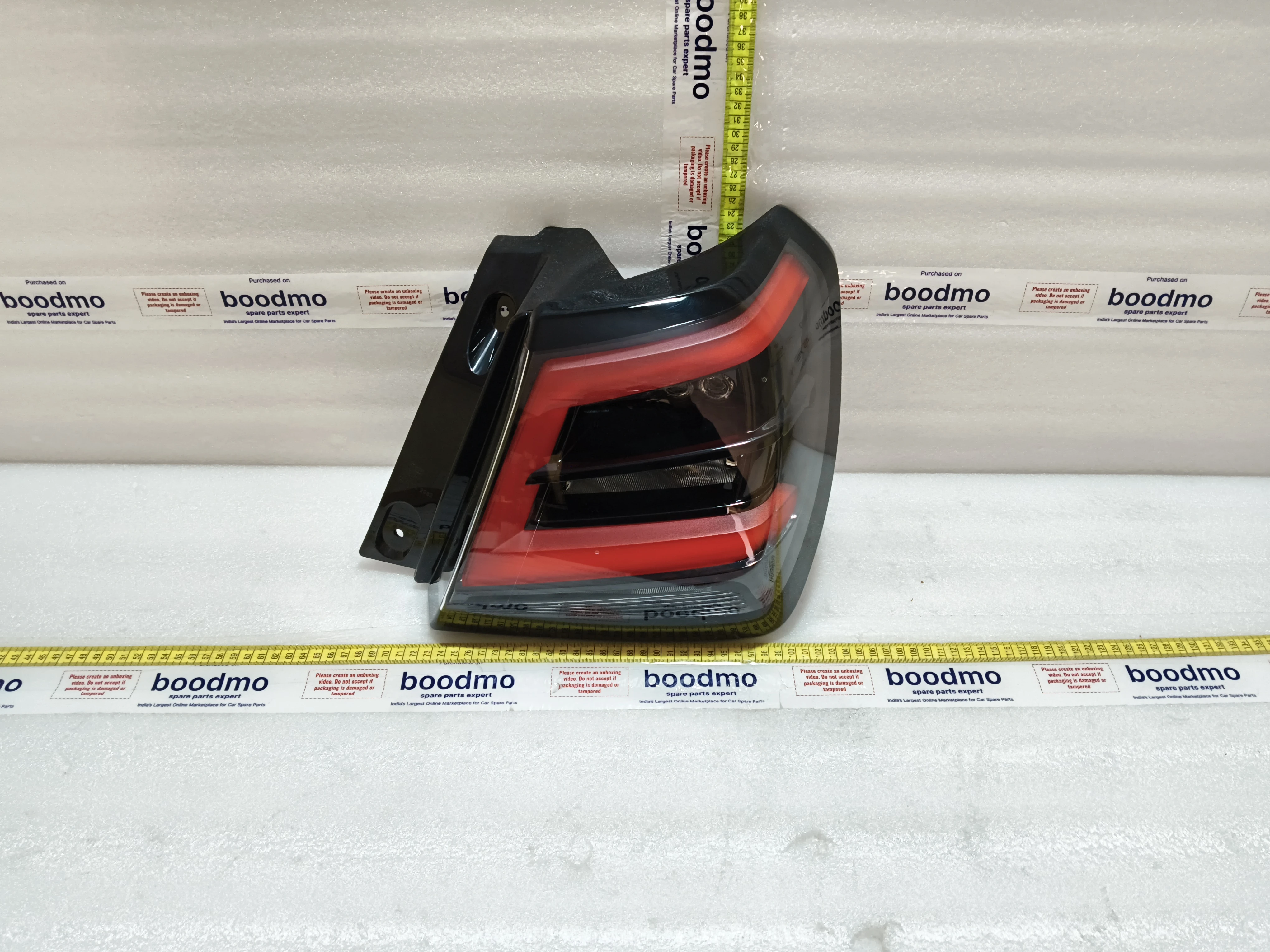 LAMP UNIT, RR COMBINATION RH: MARUTI SUZUKI 35650M75T00