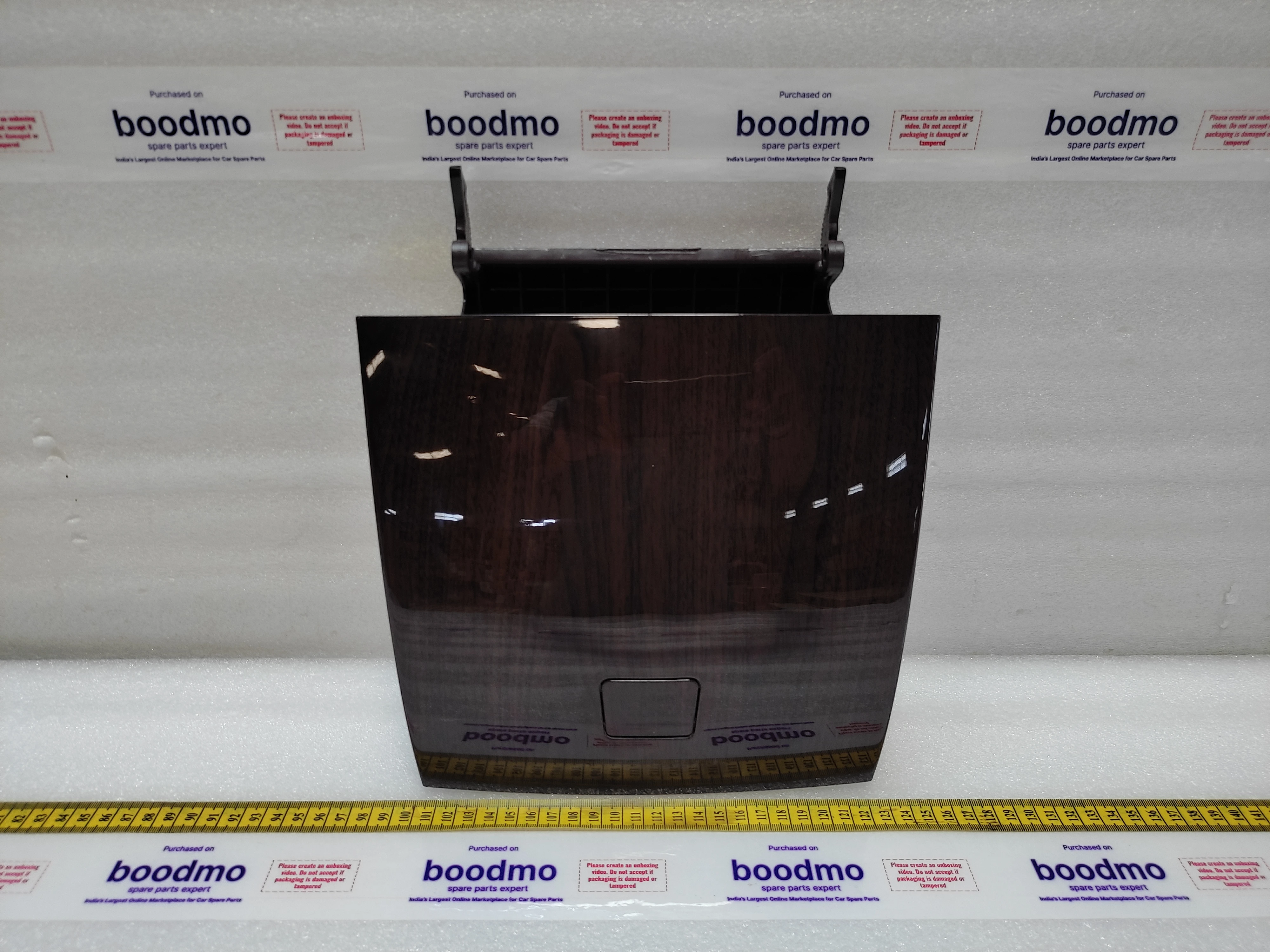 LID ASSEMBLY CENTRE BEZEL: MAHINDRA 0112AAW04830N -compatibility