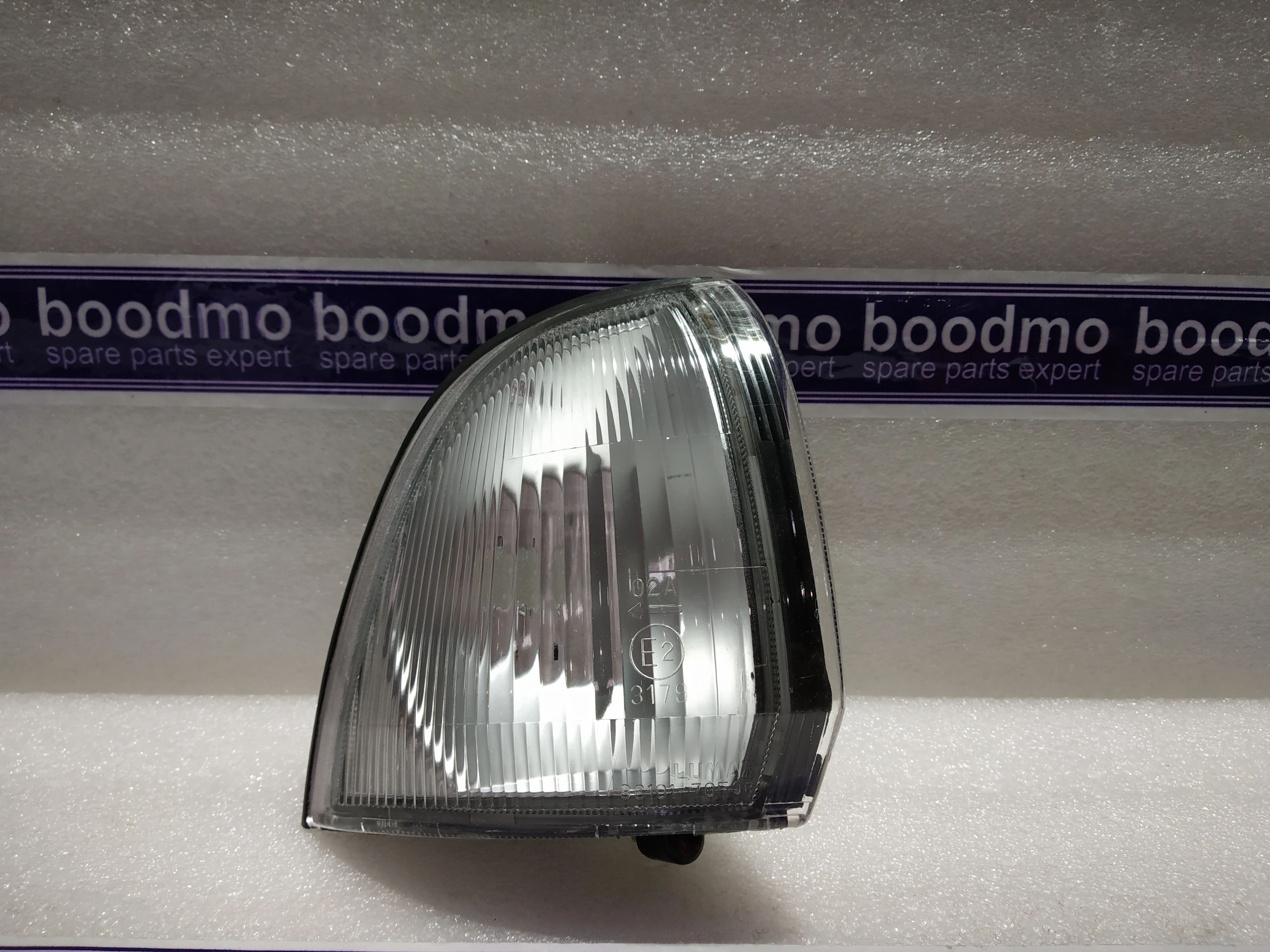 Corner Lamp Front Right : Lumax 034-PLA-R - -compatibility