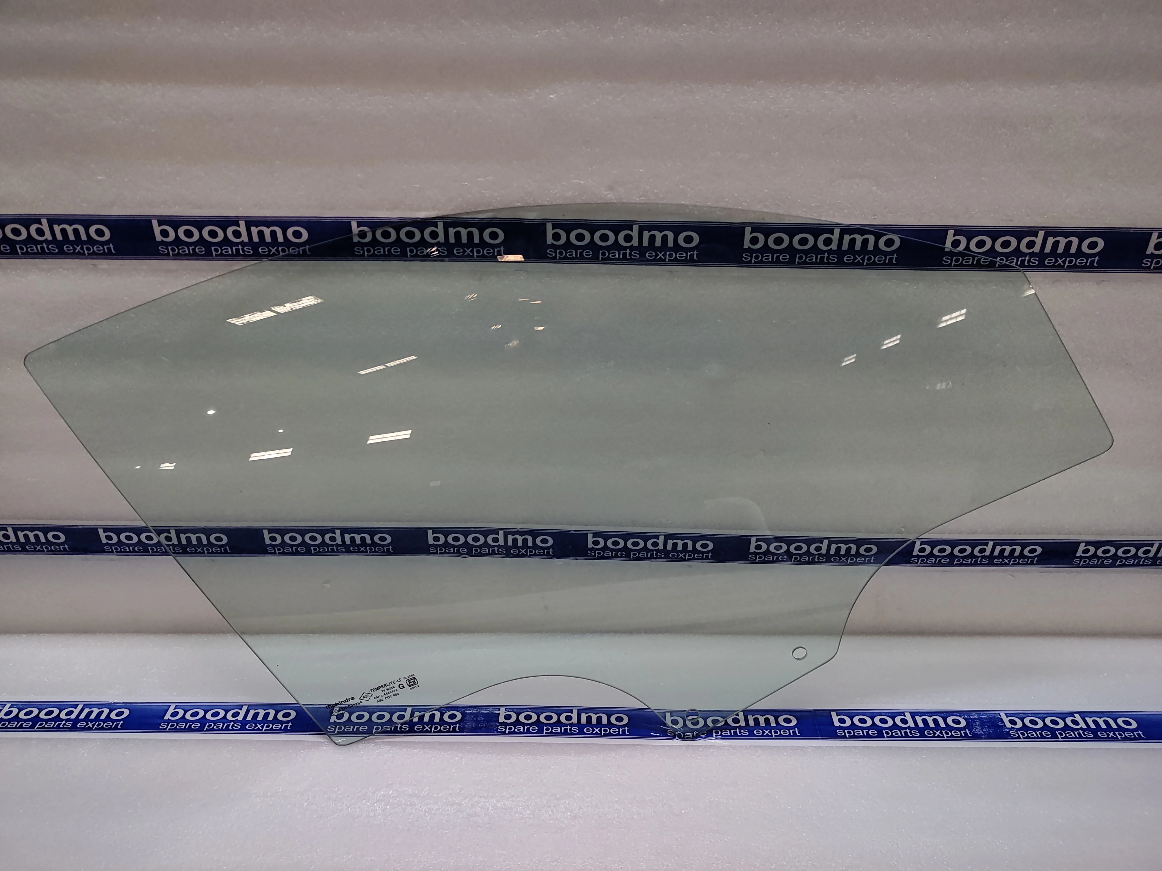GLASS TINTED DOOR FRT RH: MAHINDRA 0111CAZ00090N -compatibility